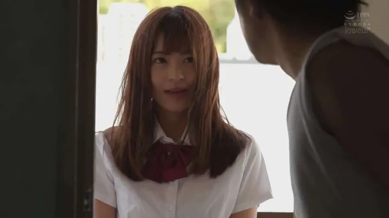 Gã cạnh bên nhà kinh tóm và cô học sinh nữ đáng thương