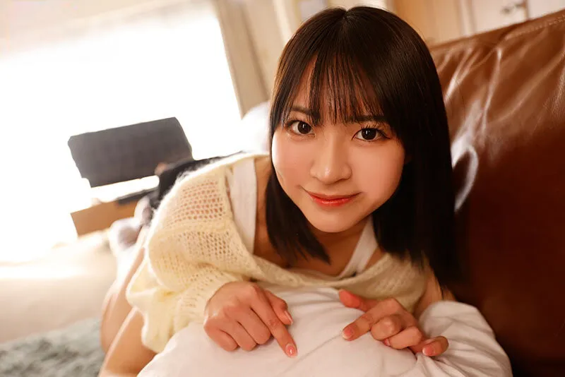 Chị gái lần đầu có anh bồ còn nhiều ngỡ ngàng nên mượn cây hàng thằng em tập trước